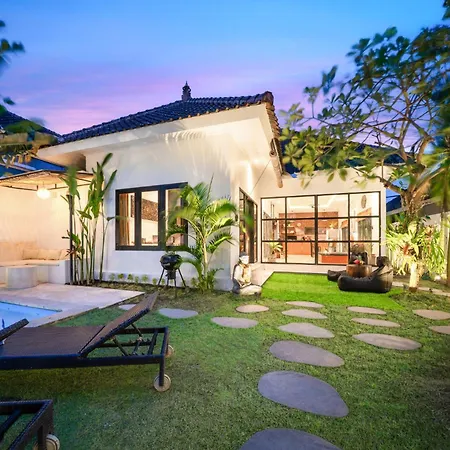 *Villa Sari*Closed Livingroom*Near Beach*Canggu*